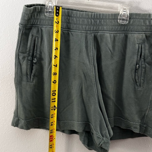 Aerie Women Green Twill Sweat Shorts Elastic Waist size L - Picture 5 of 8